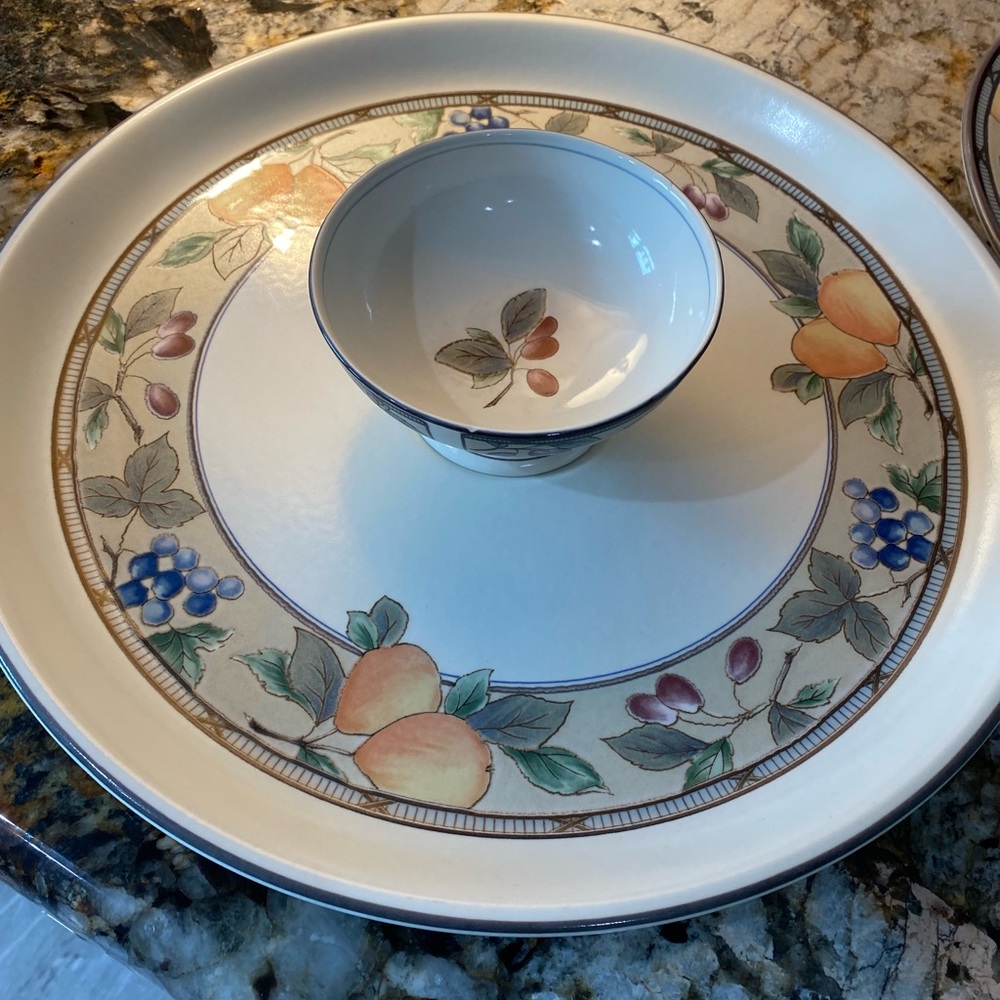 Mikasa Intaglio Garden Harvest Chip and Dip